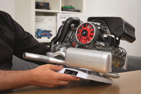 Model silnika do składania PORSCHE 911 Turbo w skali 1:3 - obrazek 5